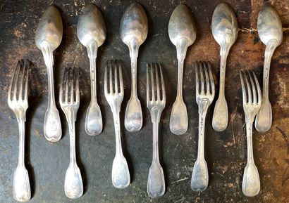 Six grandes cuillers et six grandes fourchettes...