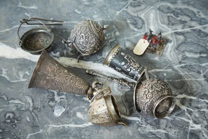 
Un lot d'objets divers en argent.

Poids...