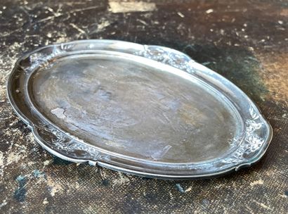 Petit plateau à carte en argent de forme...