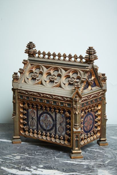 Polychrome wooden reliquary forming a lamp

38.5...
