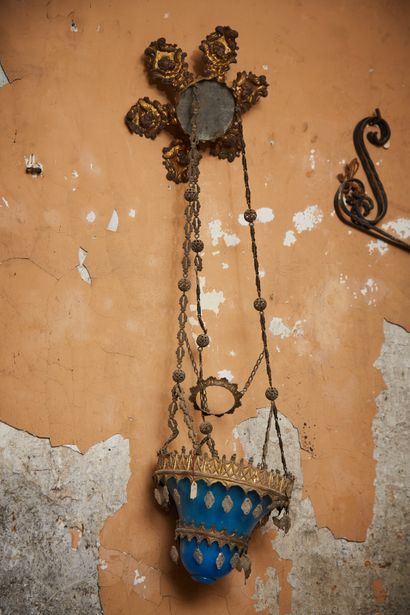 Suspension en opaline et cuivre de style...