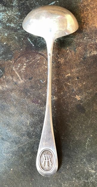 Cuiller à sauce en argent modèle orné d'un...