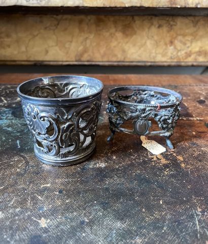 Morceau d'huilier en argent et une salière...