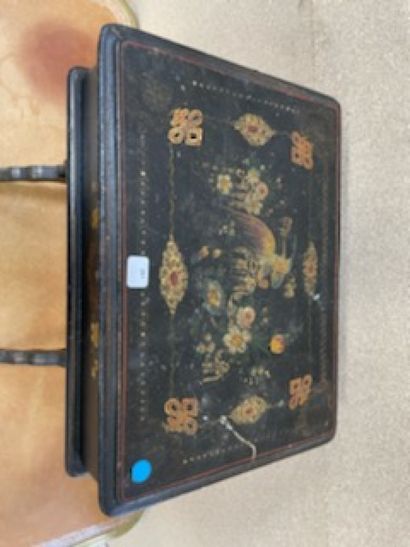 Black lacquered and gilded wood working table.

Napoleon...