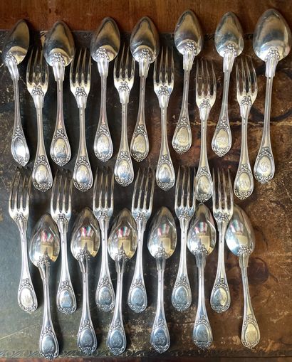 Ménagère de couverts en argent modèle à noeuds...