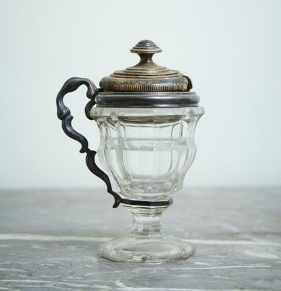 Moutardier en verre moulé, monture en argent...