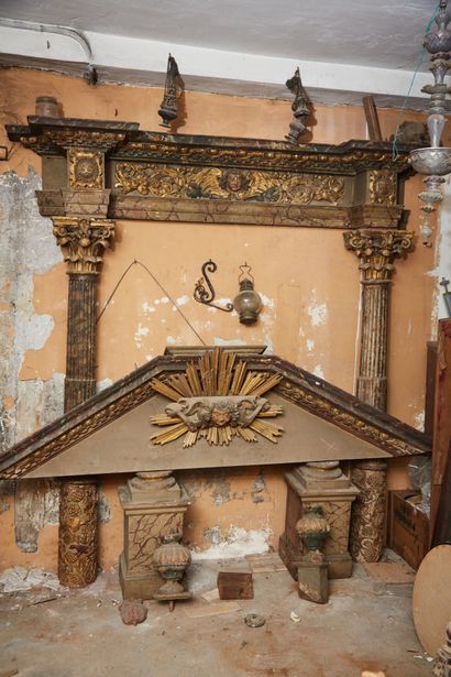 Important gilded and lacquered carved wood...