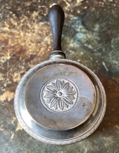 Petit poêlon couvert en argent à décor de...
