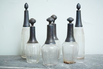 
Ensemble de six flacons en cristal taillé,...