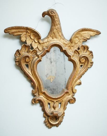 Miroir en bois doré dans le goût du XVIIIe...