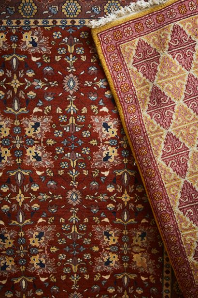 Deux tapis.

133 x 72 cm et 187 x 126 cm