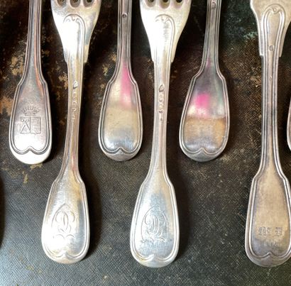 Un lot de 7 petites cuillèrs en argent dépareillées....