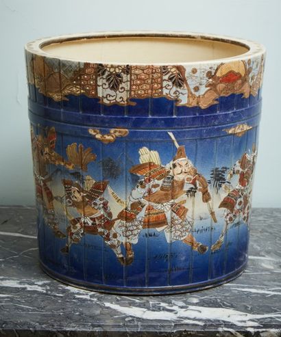 Large Satzuma earthenware planter decorated...