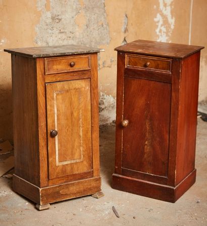 Two bedside tables in veneer (broken marble...