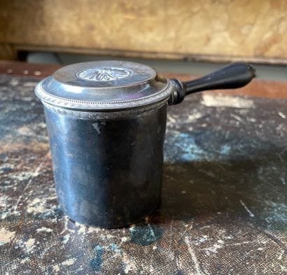 Petit poêlon couvert en argent à décor de...