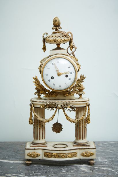 White marble and gilt bronze portico clock.

Louis...