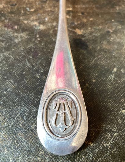 Cuiller à sauce en argent modèle orné d'un...