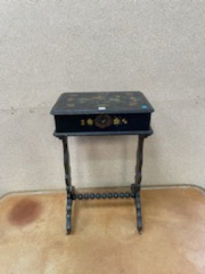 Black lacquered and gilded wood working table.

Napoleon...