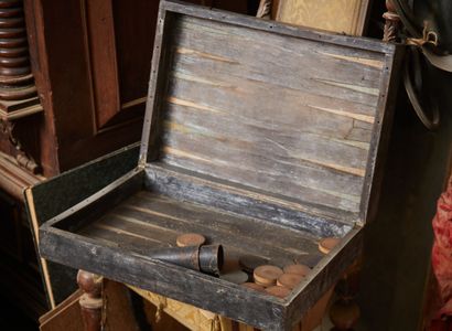 Jeu de jacquet ou tric-trac, jetons en buis.

XIXe...
