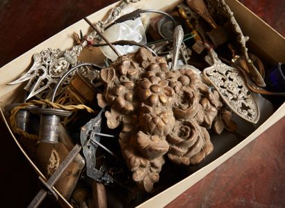 A lot of various objects, carved gilded wood,...