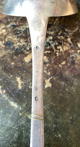 Louche en argent modèle uni plat.

Poinçon...