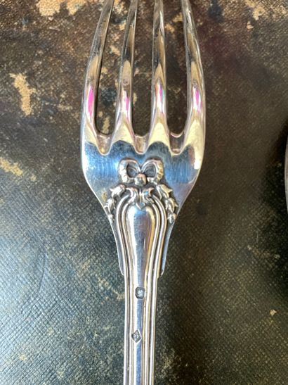 Ménagère de couverts en argent modèle à noeuds...