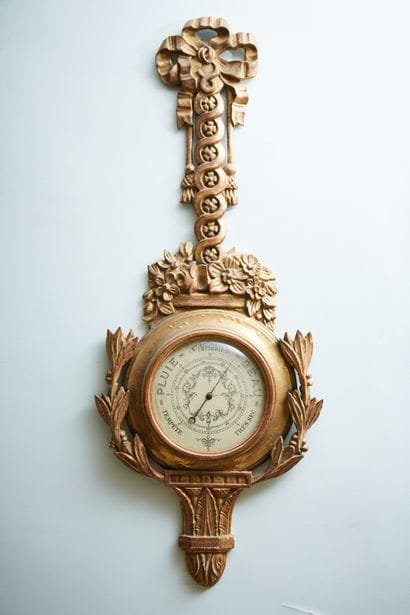 Barometer in gilded wood.

Louis XVI style.

Height...