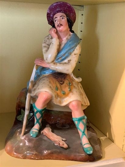 Grande statuette flacon en porcelaine polychrome...