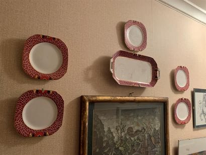 Petit plat et cinq petites assiettes en faïence...