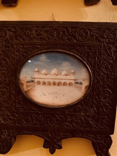
Miniature ovale représentant 

la mosquée...