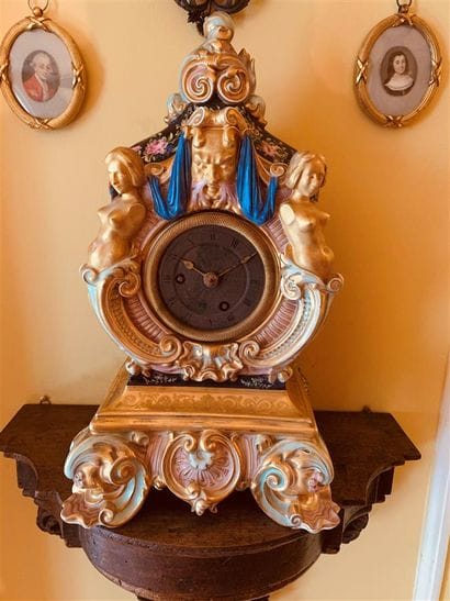 Jacob PETIT (1796-1868)

Pendule en porcelaine...