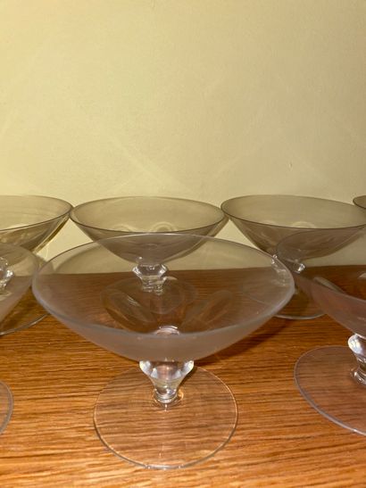 11 coupes à champagne en cristal (ébréchures)

Provenance...
