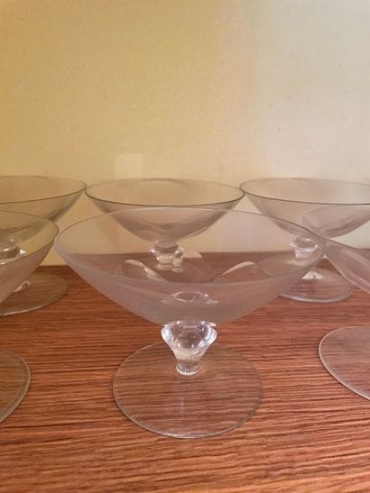 11 coupes à champagne en cristal (ébréchures)

Provenance...
