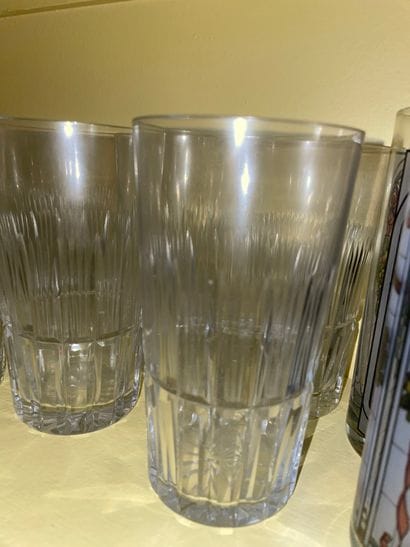 
Partie de service en verre comprenant 10...