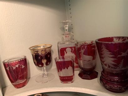 Lot de vases en verre et flacon en cristal...