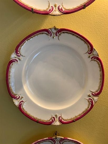 Partie de service en porcelaine blanche à...