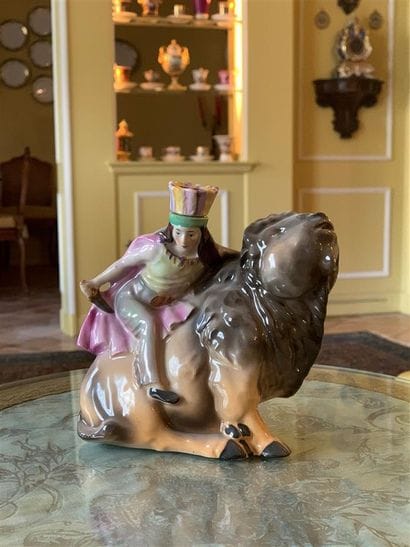 Statuette flacon en porcelaine allemande...