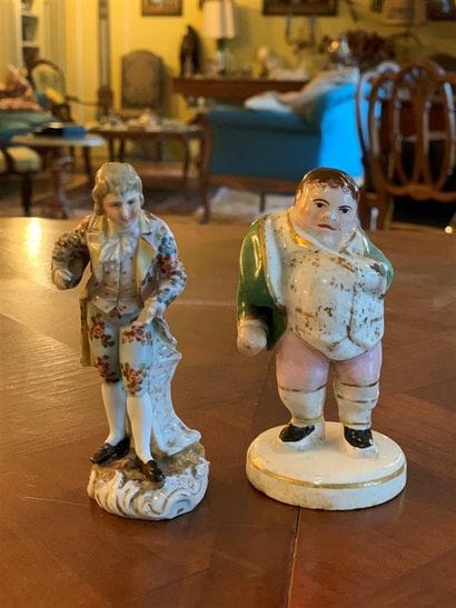 Deux personnages en porcelaine polychrome...