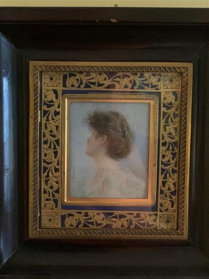 Miniature sur ivoire représentant une femme...