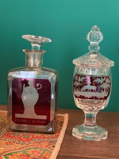 Lot de vases en verre et flacon en cristal...