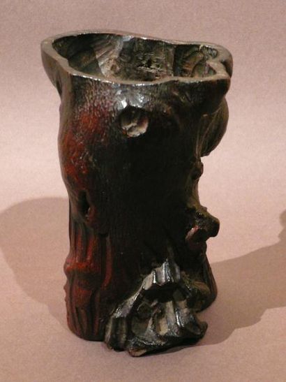 Pot à pinceaux en bois. Ancien travail asiatique....