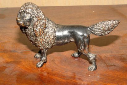 Vienne
Caniche en bronze à patine foncée,...