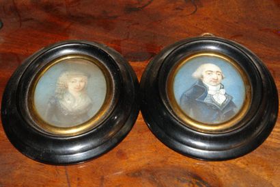 Paire de miniatures ovales Portait d'homme...