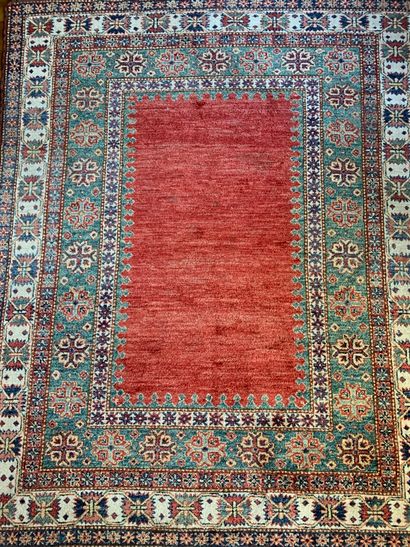 Tapis fond rouge et vert Caucase

197 x 150...