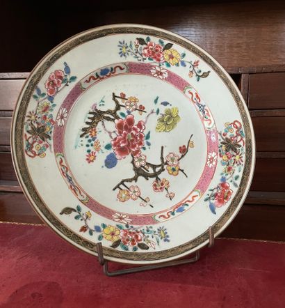 Assiette en porcelaine de la Compagnie des...