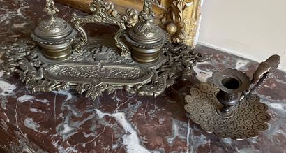 Encrier en bronze dans le goût de la Renaissance...