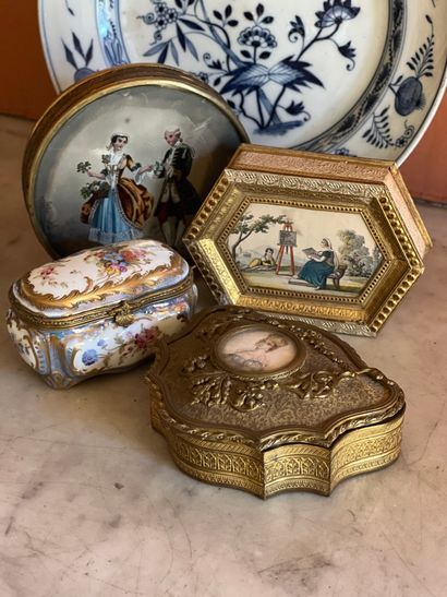 Lot de boîtes diverses