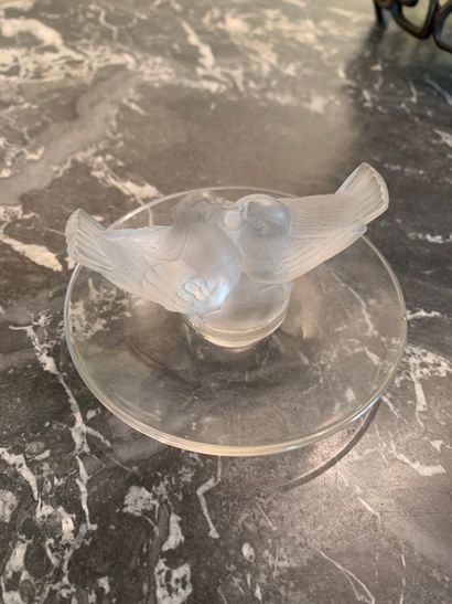 Baguier en cristal figurant des oiseaux amoureux,...