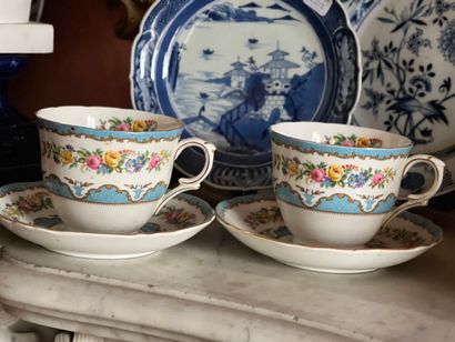 Deux grandes tasses en porcelaine anglaise...