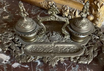 Encrier en bronze dans le goût de la Renaissance...